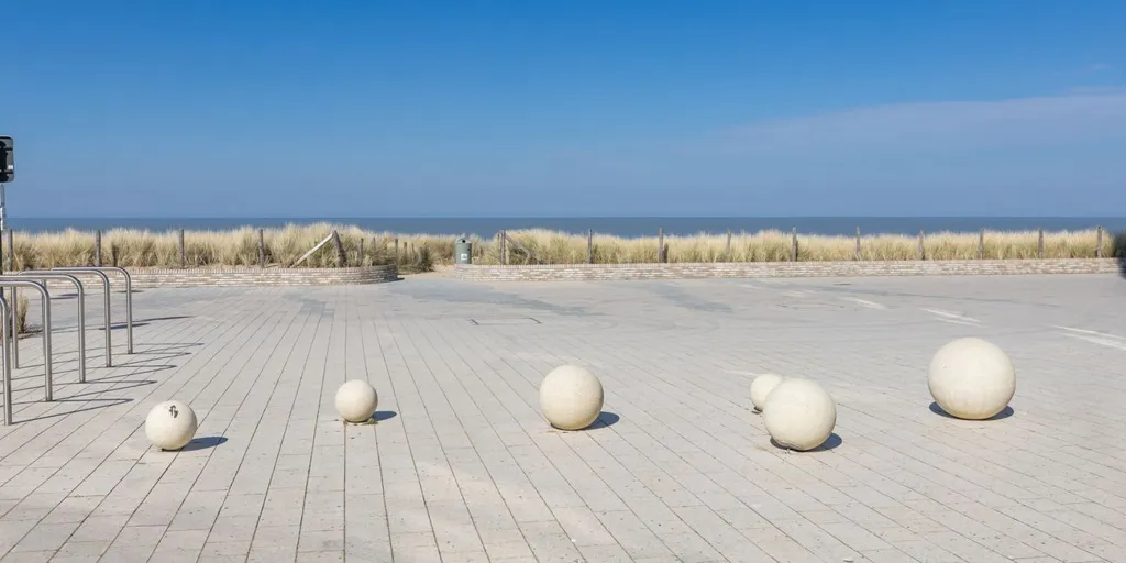 Apartment with Seafront Access in Middelkerke
