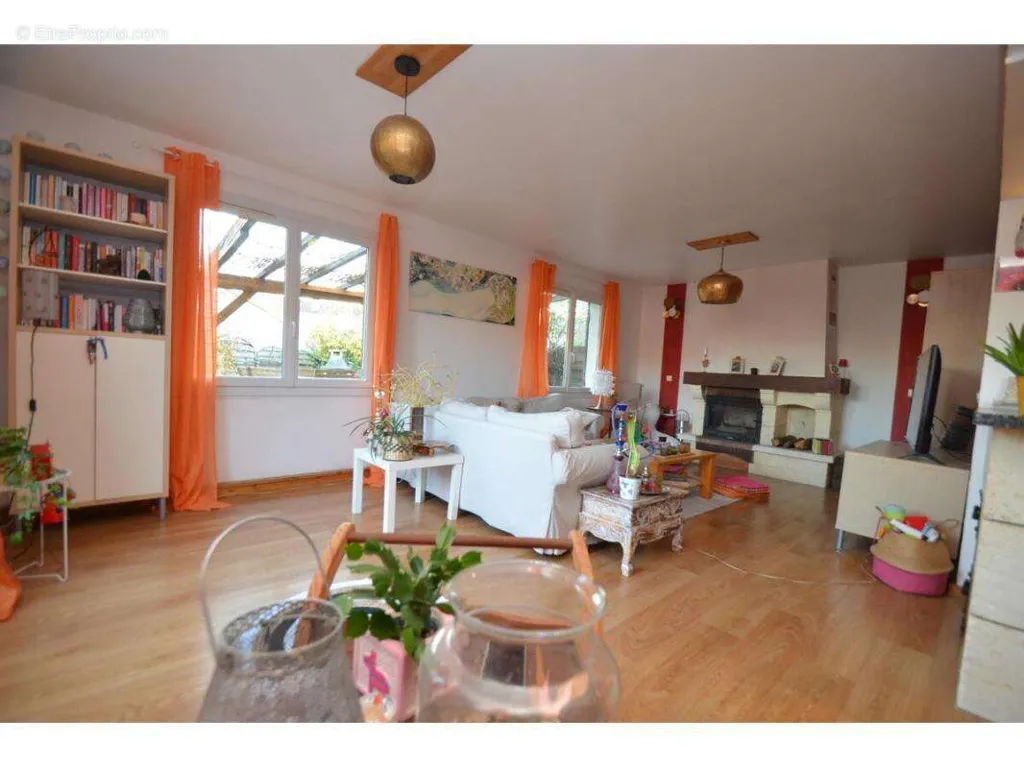 Elutuba - Spacious House with Terraces in Coutras