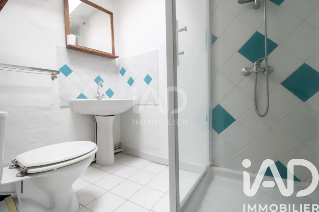 Bathrooms - Studio in City Centre, Saint-Affrique