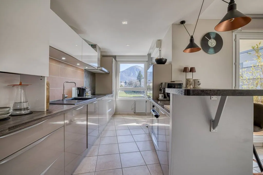 Köök - Luxury Apartment with Mountain Views in Annecy