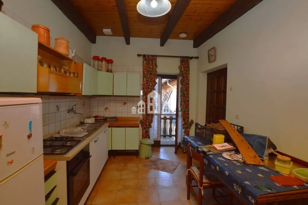 Cuisine - Historic Building with Central Location in Rivara