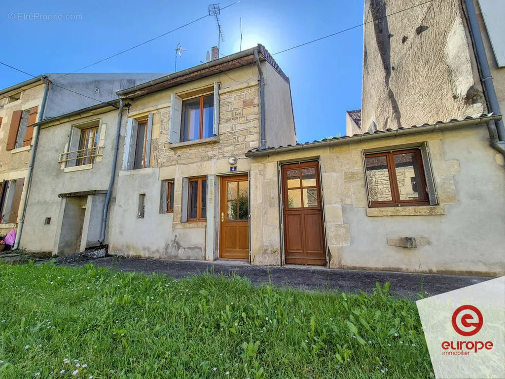 Esterno - Two-Unit House with Garden in Dornecy