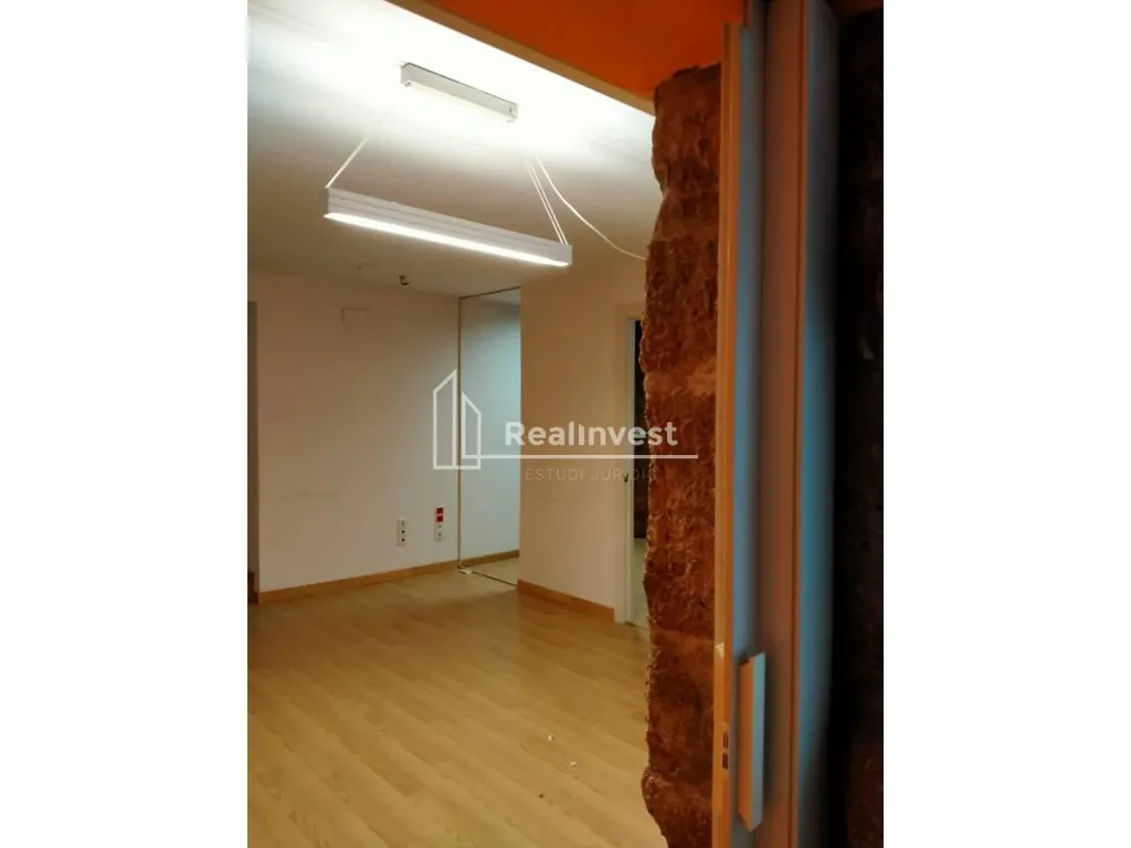 Toad - Commercial Building with Renovation Potential in Berga