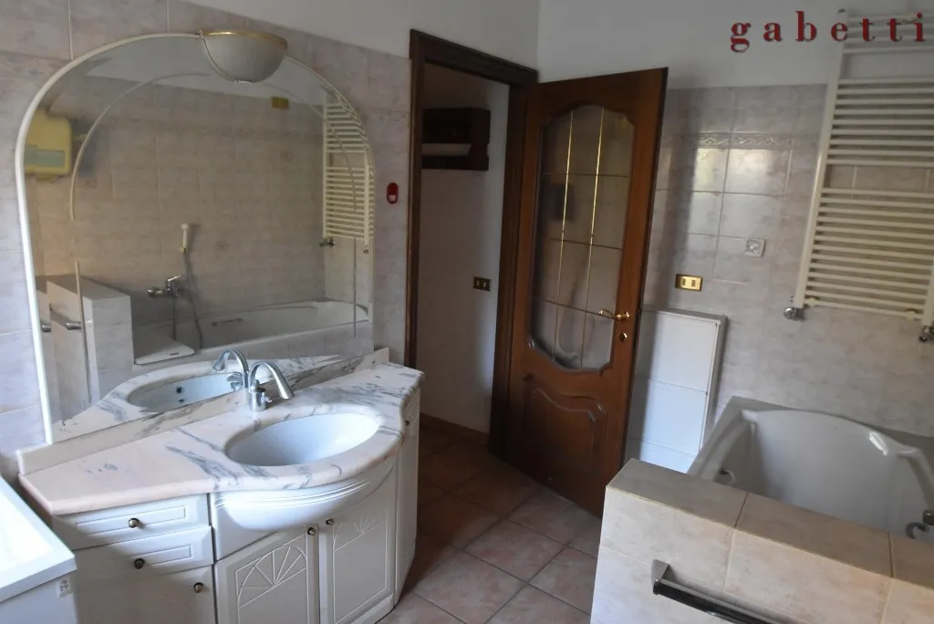 Salles de bain - Two-Level Apartment in Vittuone Centre