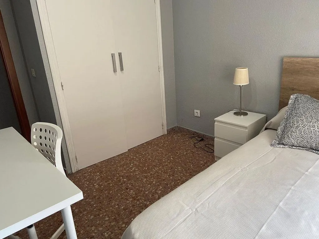 Student Flat with Balcony in Mestalla