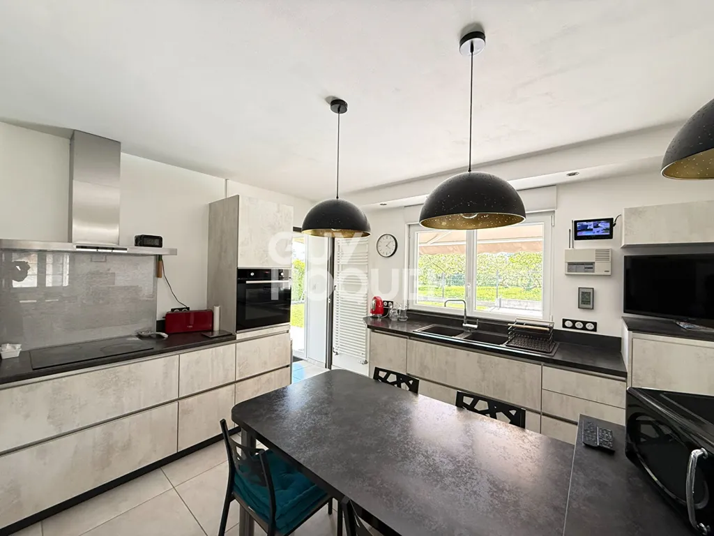 Cucina - Renovated House with Pool in Quiet Area