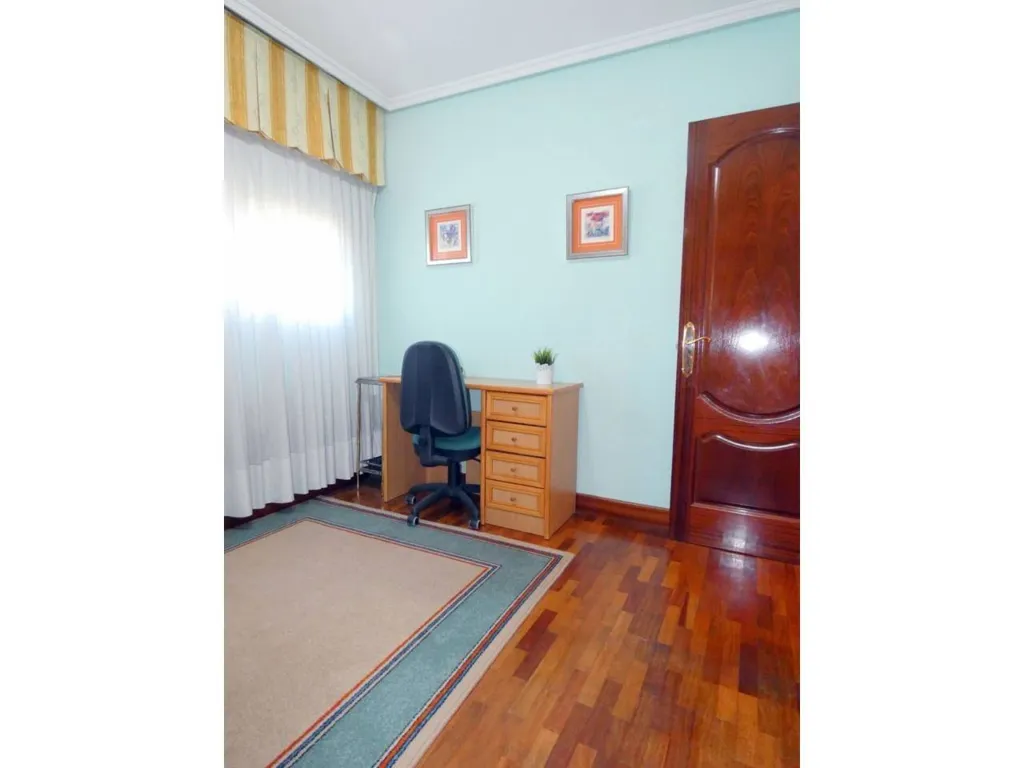 Kabinet - Flat with Garage in Calle de Karmelo