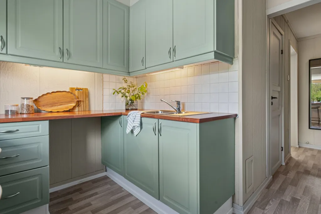 Cuisine - 2-Bedroom Apartment with Balcony in Randgård