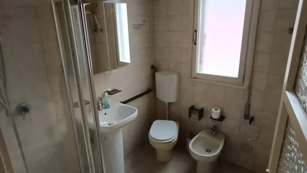 Salles de bain - Ground Floor Trilocale with Garage in Albignasego