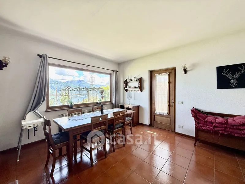 Salle à manger - Villa with Lake View in Dongo