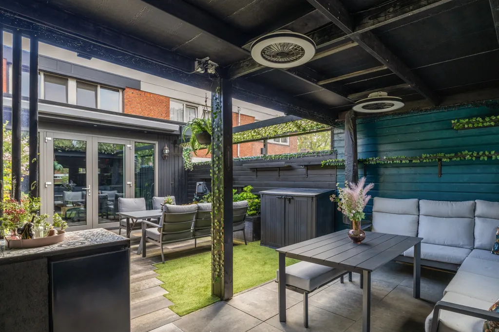 Terrass - Modernised Semi-detached House with Garden in Emmen