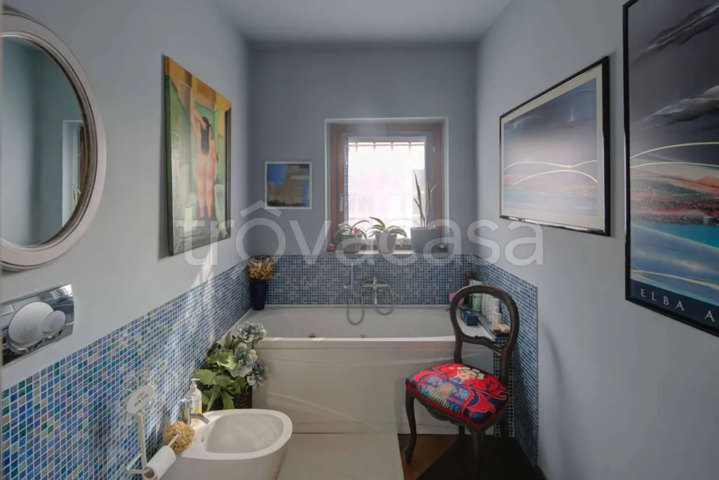 Salles de bain - Ground Floor Apartment with Garden in Moncalieri