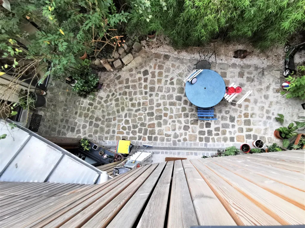 Giardino - Architect-Designed Duplex with Terrace in Belleville