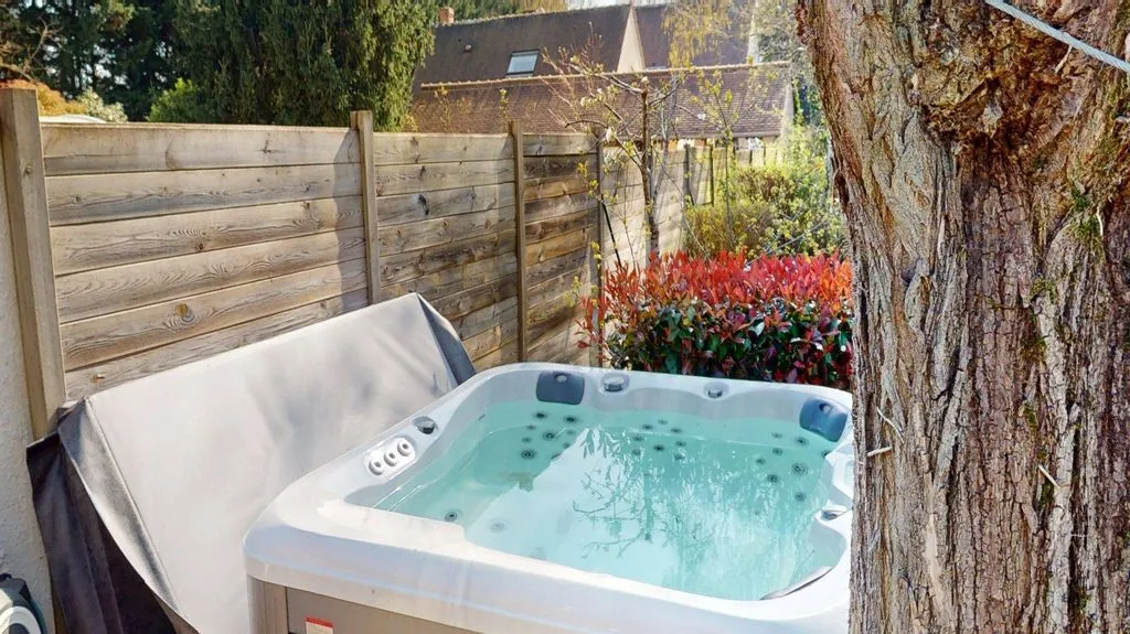 Giardino - Elegant House with Pool in Saint-Denis-En-Val