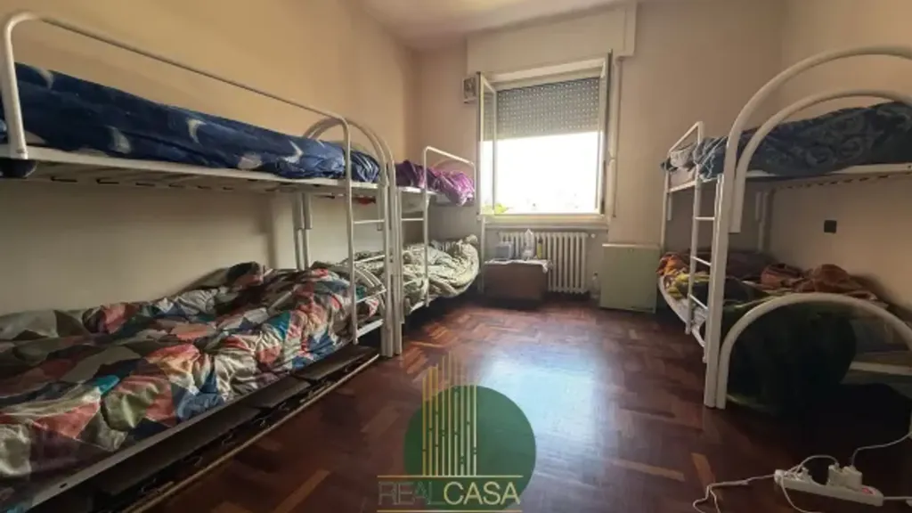 Chambres - Bright Two-Bedroom Apartment in Brugherio