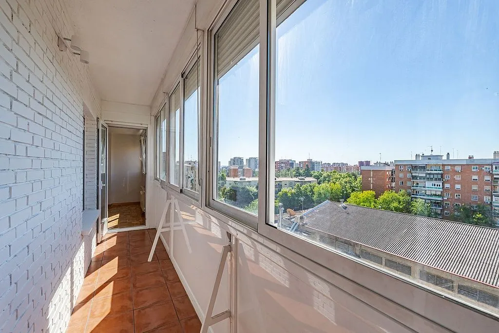Balcon - 3-Bedroom Flat with Terrace in Aluche