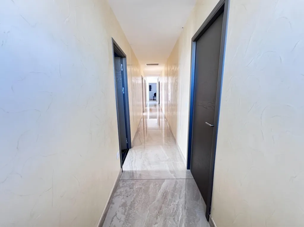 Entrée - Villa Contemporaine avec Piscine à Montarnaud