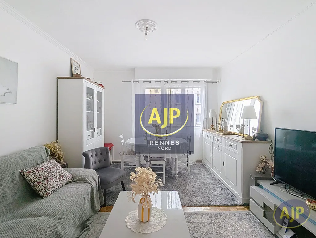 Séjour - Appartement Rénové avec Cave à Rennes