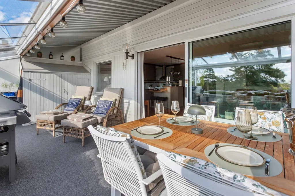 Terrass - Apartment with Balcony in Sollentuna
