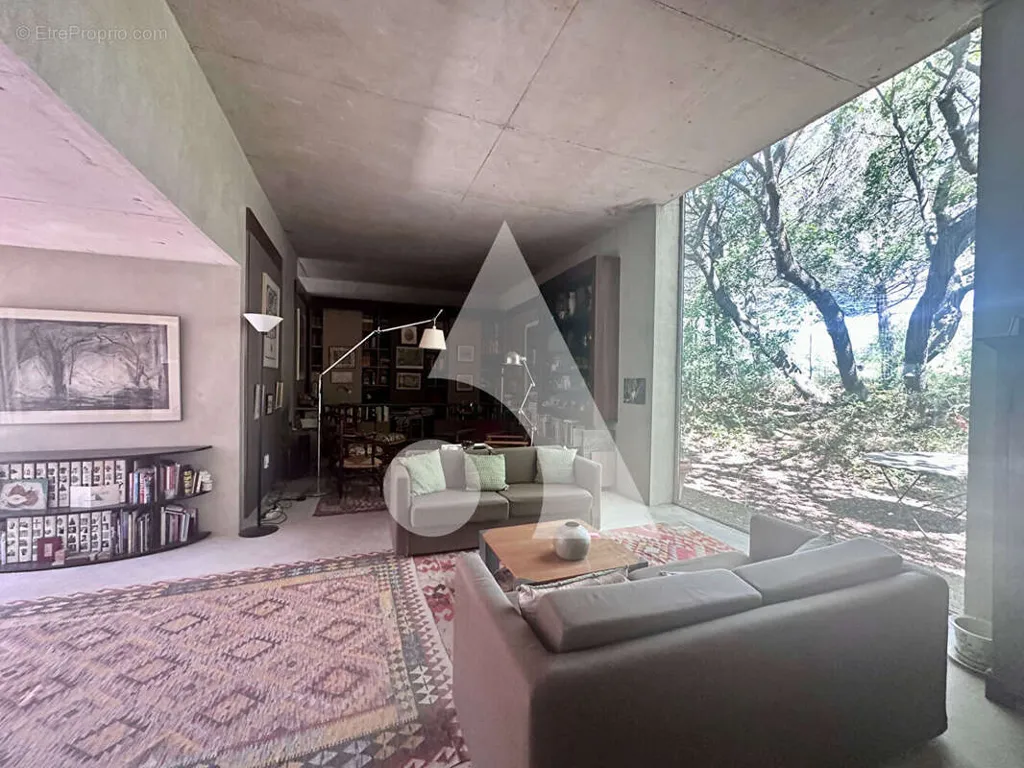 Elutuba - Architectural Villa with 1000 m² Garden in Lauris
