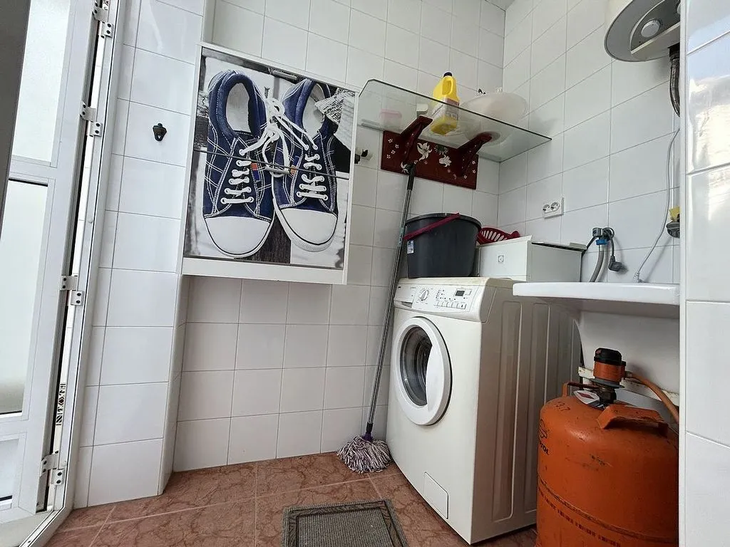 Pesuköök - Semi-Detached House with Pool in Torre de la Horadada