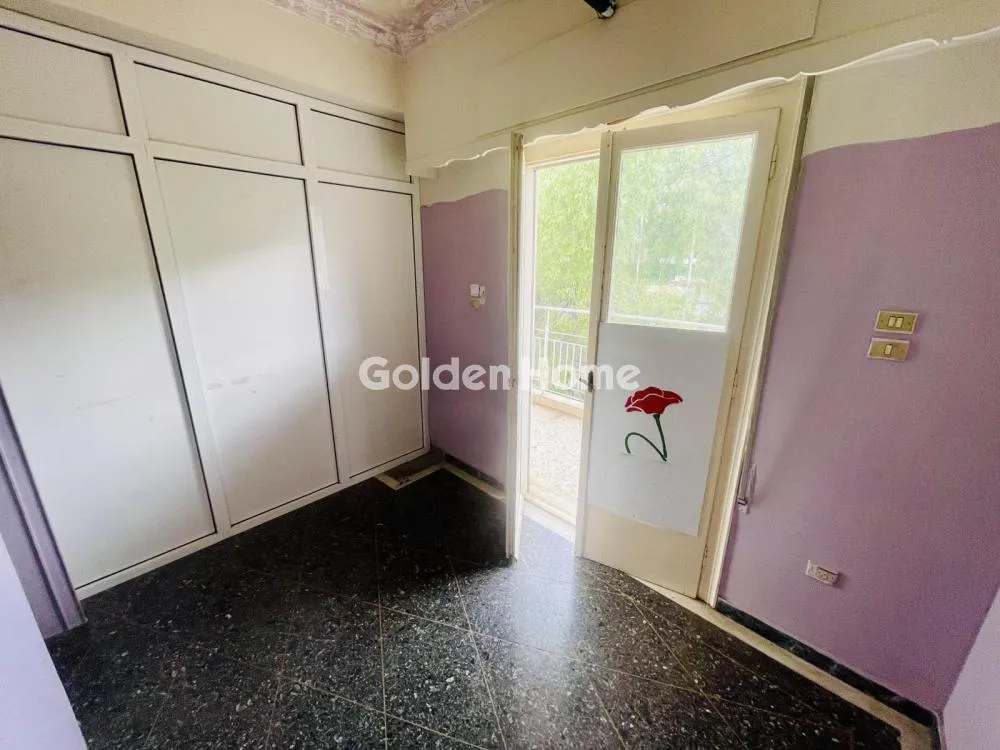 Entrée - Apartment with Balcony in Perama Centre