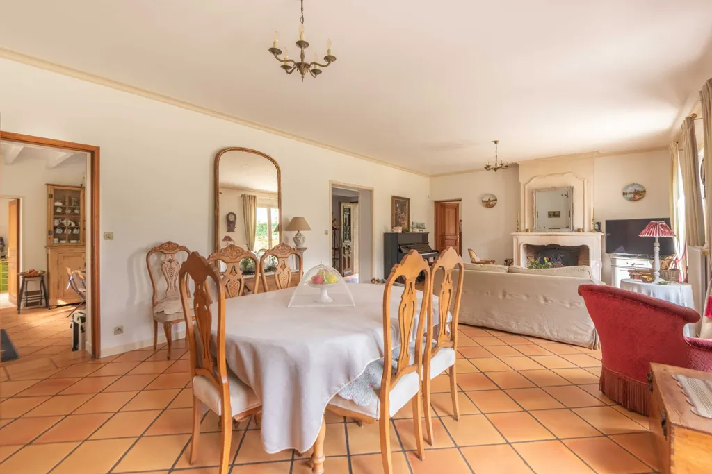 Dining Room - Luxury House with Pool near Bordeaux