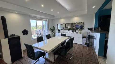 Sala da pranzo - Spacious House with Jacuzzi in Aiglemont