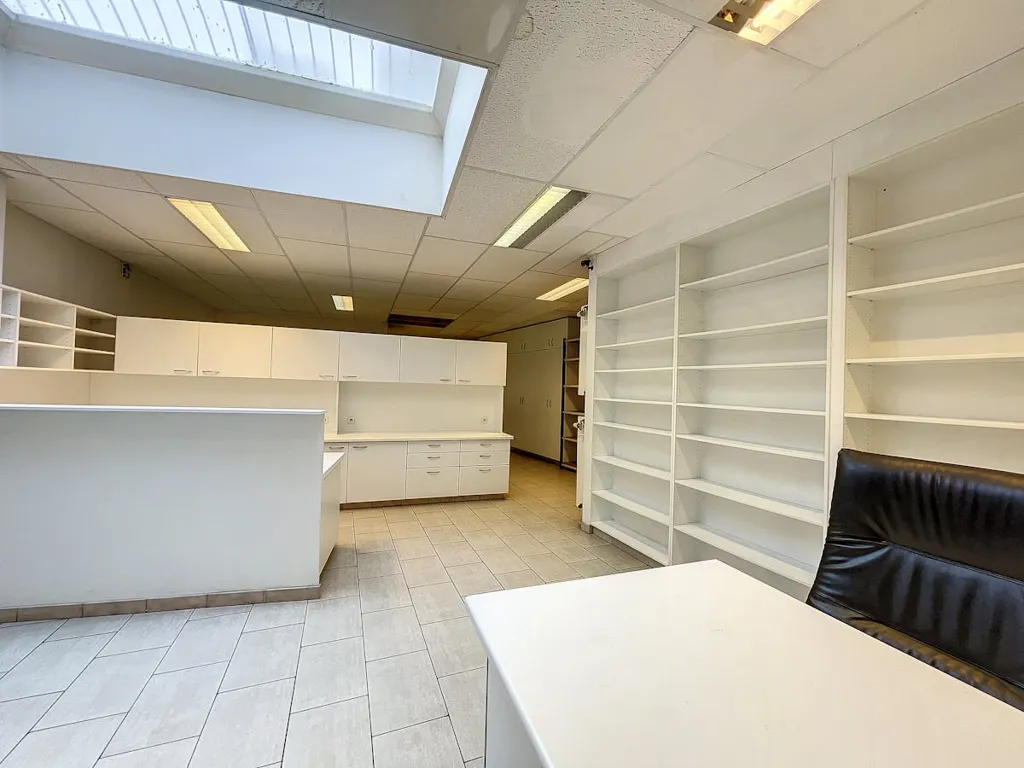 Kabinet - Commercial Space with Large Frontage in Brussels