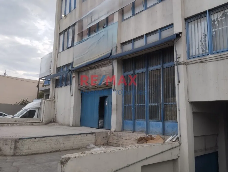 Välivaade - Commercial Building with Logistics Potential in Agios Ioannis Rentis
