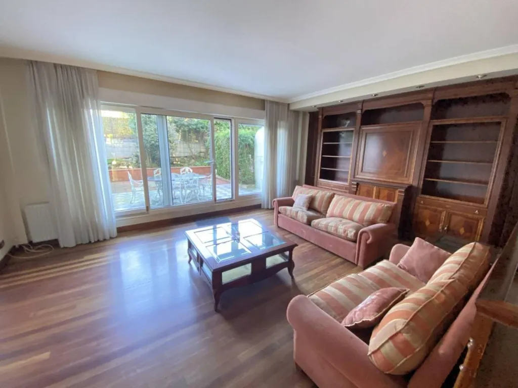 Elutuba - Semi-detached House with Pool in Loiu