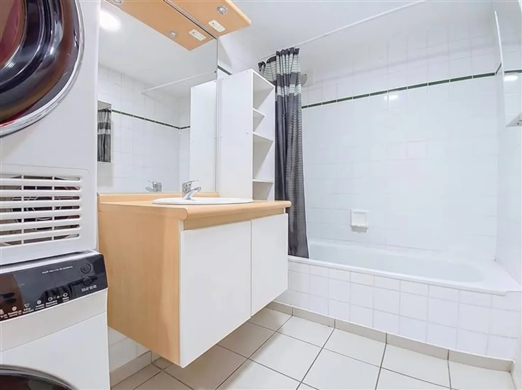 Salles de bain - Appartement avec Séjour Lumineux à Hondelange