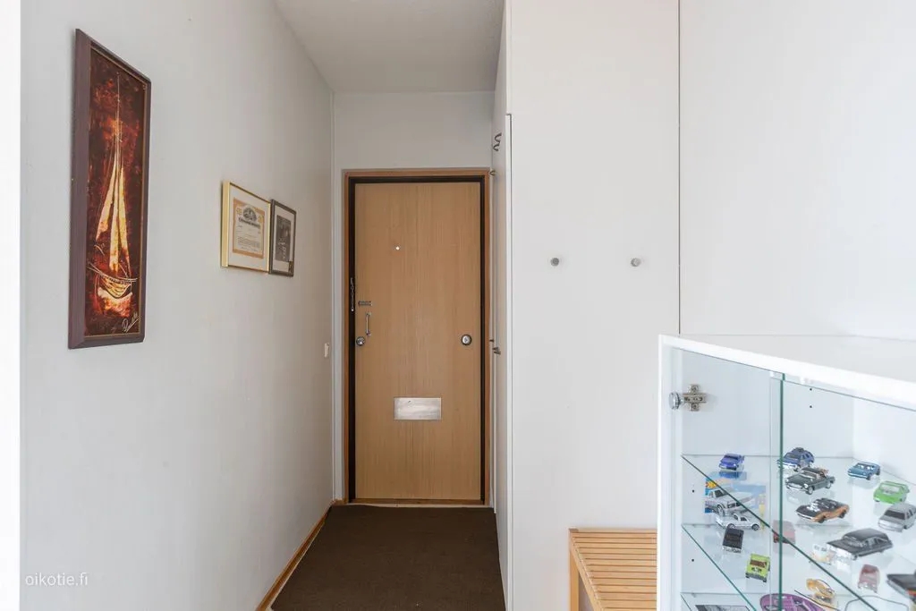 Entrée - Apartment with Balcony in Suikkila, Turku