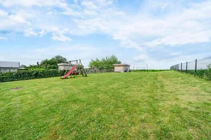 Aed - Contemporary Villa with Garden in Quiet Area