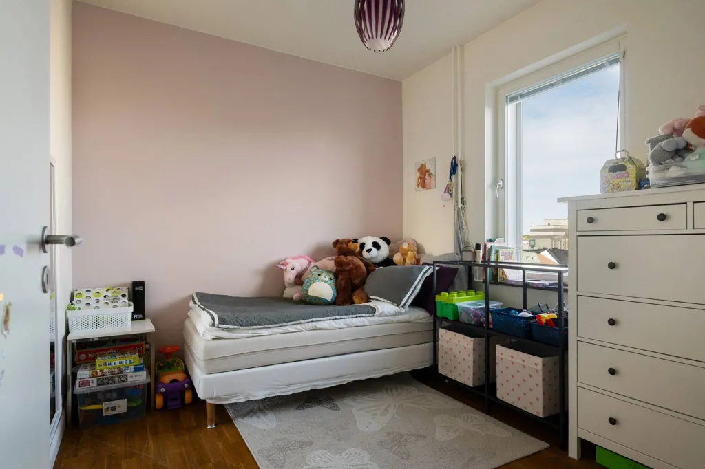 Magamistoad - Apartment with Double Balconies in Sundbyberg