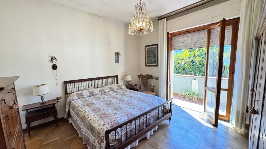 Camere da letto - Five-Bedroom Apartment with Garage in Prato