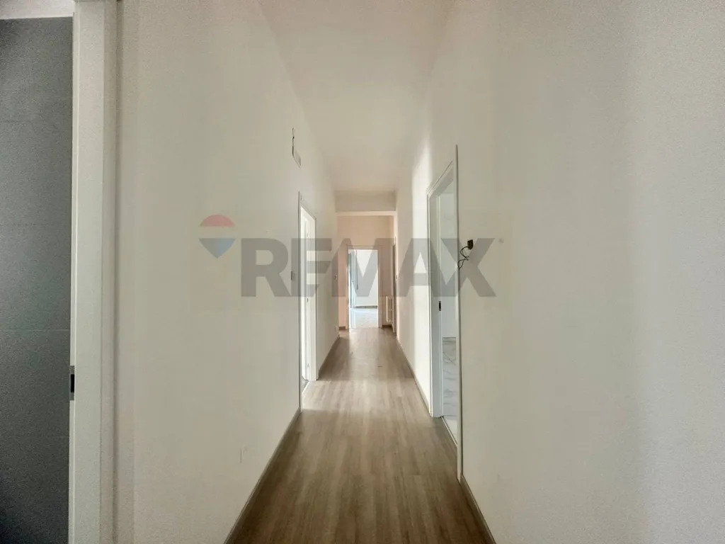 Esik - Spacious Apartment with Balcony in Matera