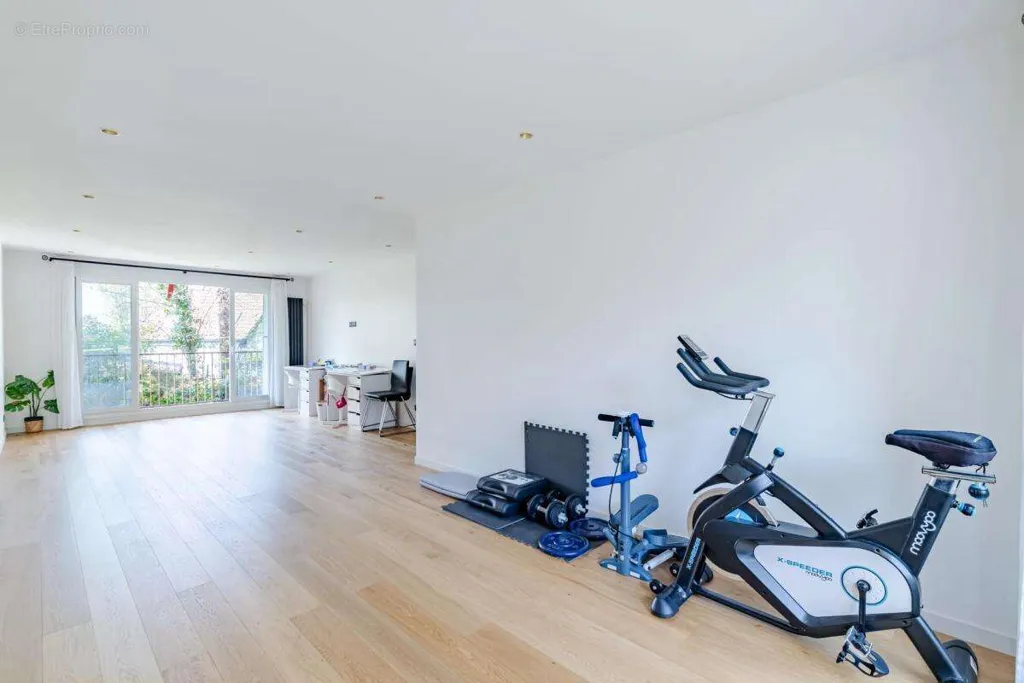 Pièces - Appartement F4 Lumineux avec Parking à Montmorency