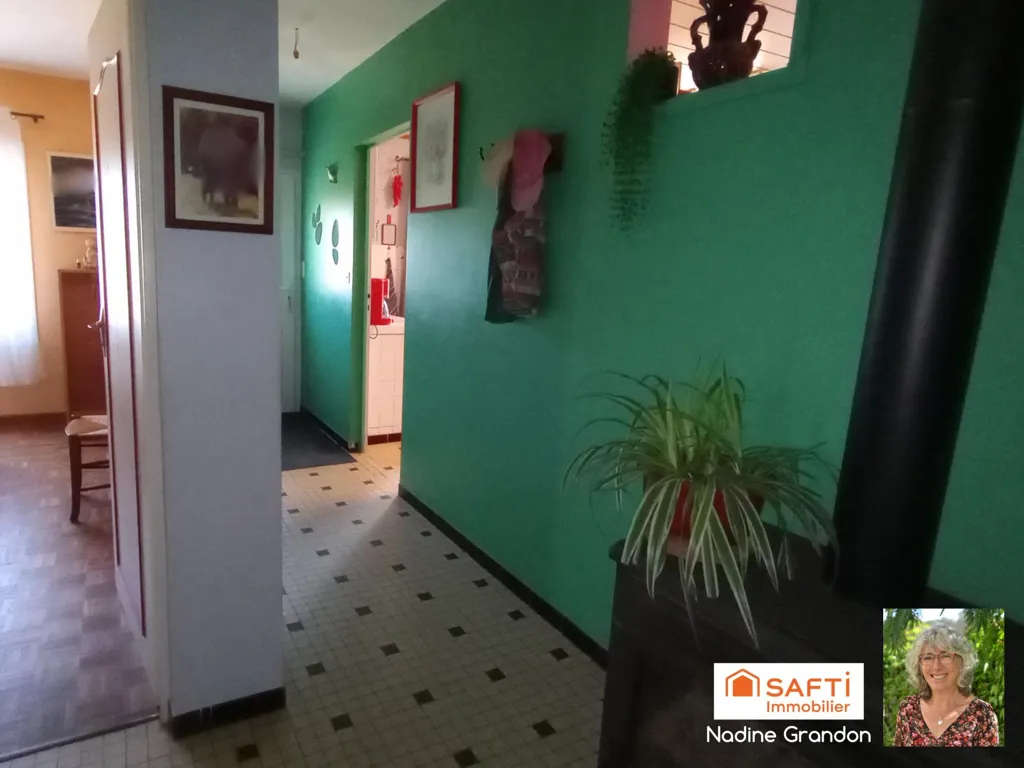 Esik - House with Constructible Land in Montguyon