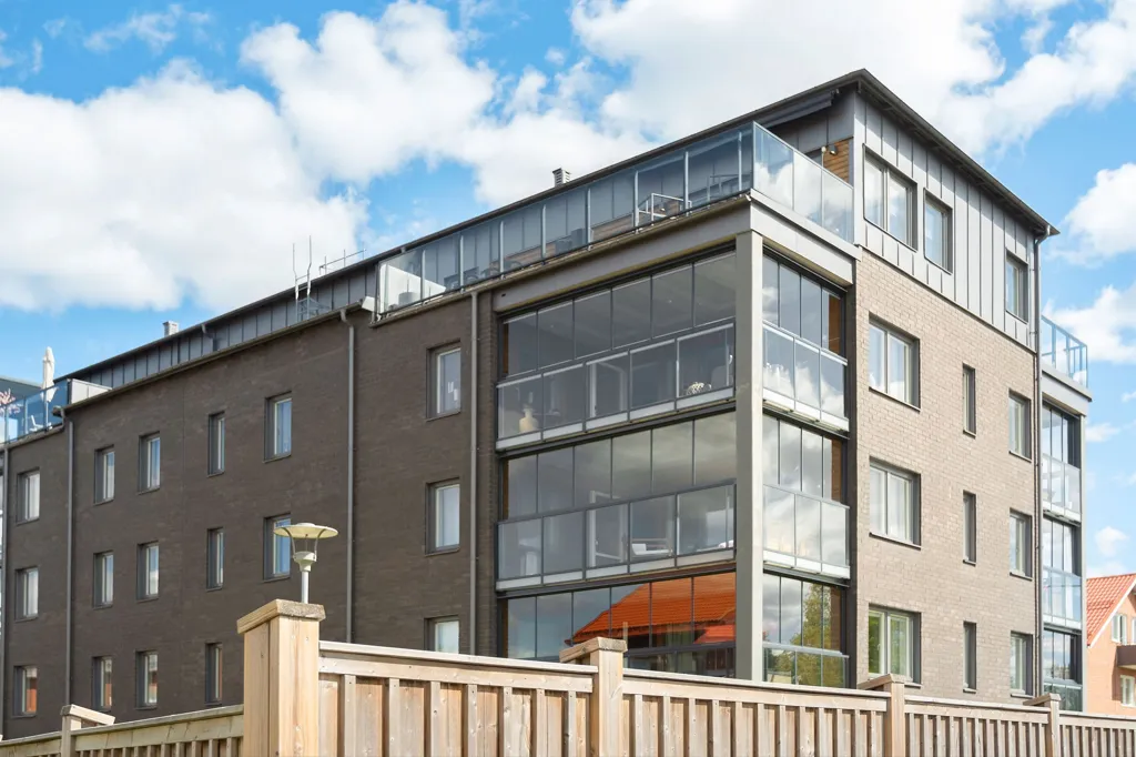 Exterior - Bostadsrätt with South-West Balcony in Teg
