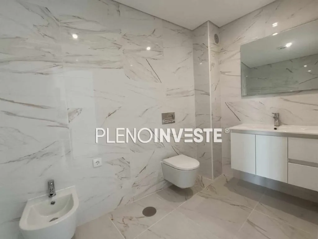 Vannitoad - New Duplex with Panoramic View in Seixal