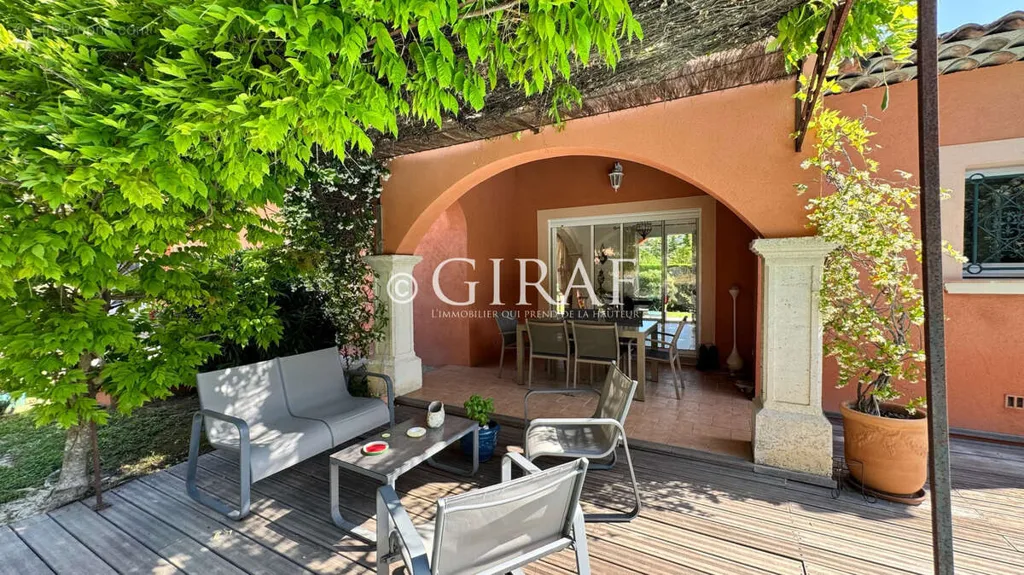 Terrass - Mediterranean Villa with Pool in Residenial Area