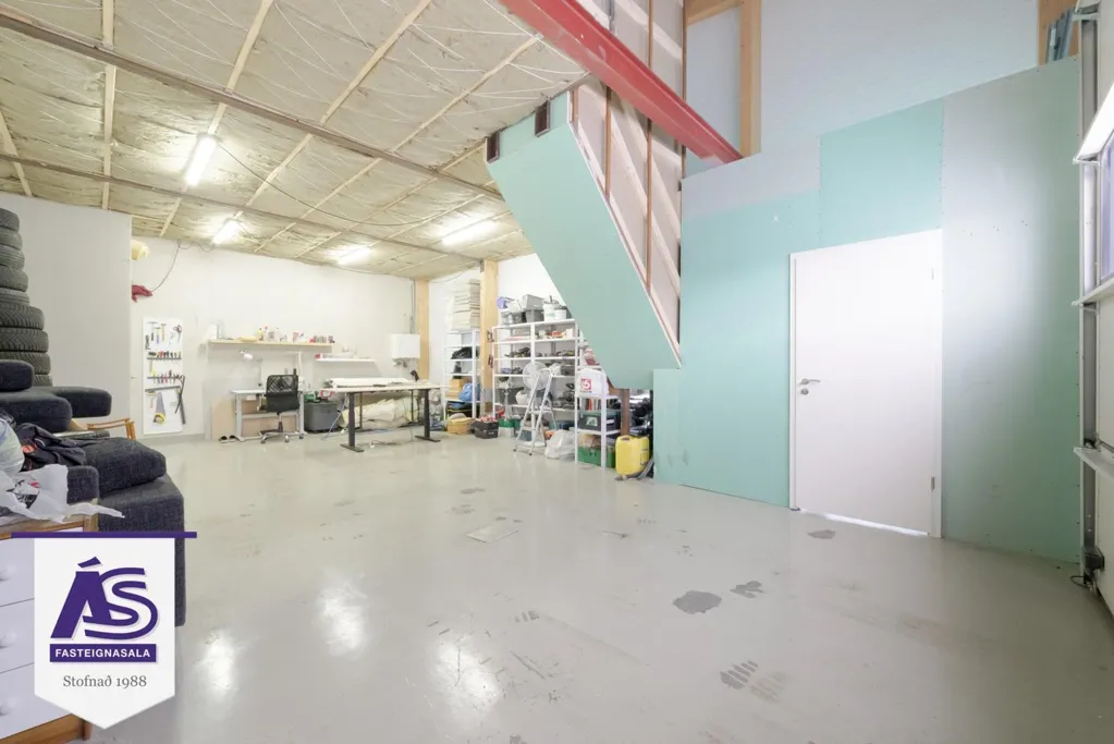 Toad - Industrial Unit with Loft in Hafnarfjörður