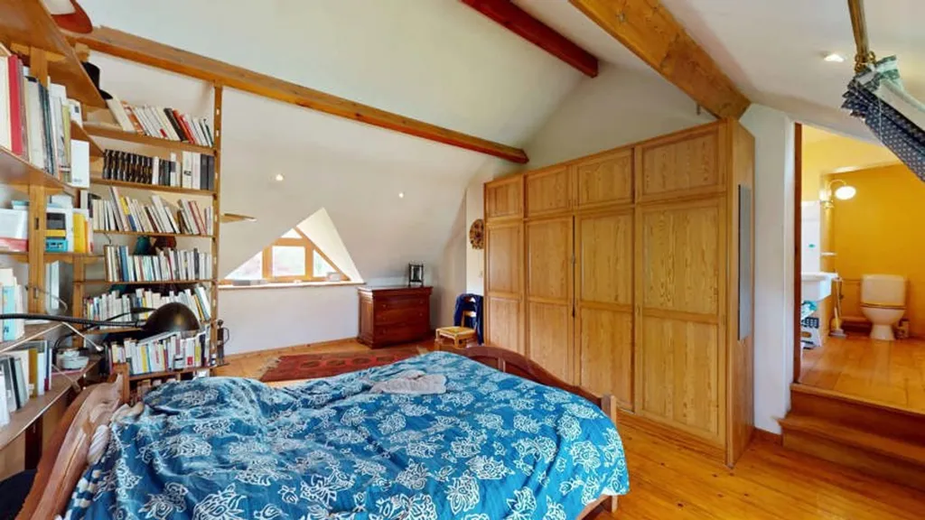 Magamistoad - Renovated House with Two Units in Orbais