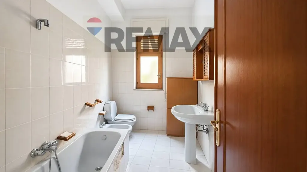 Bathrooms - Independent House with Terrace in Carruba, Riposto