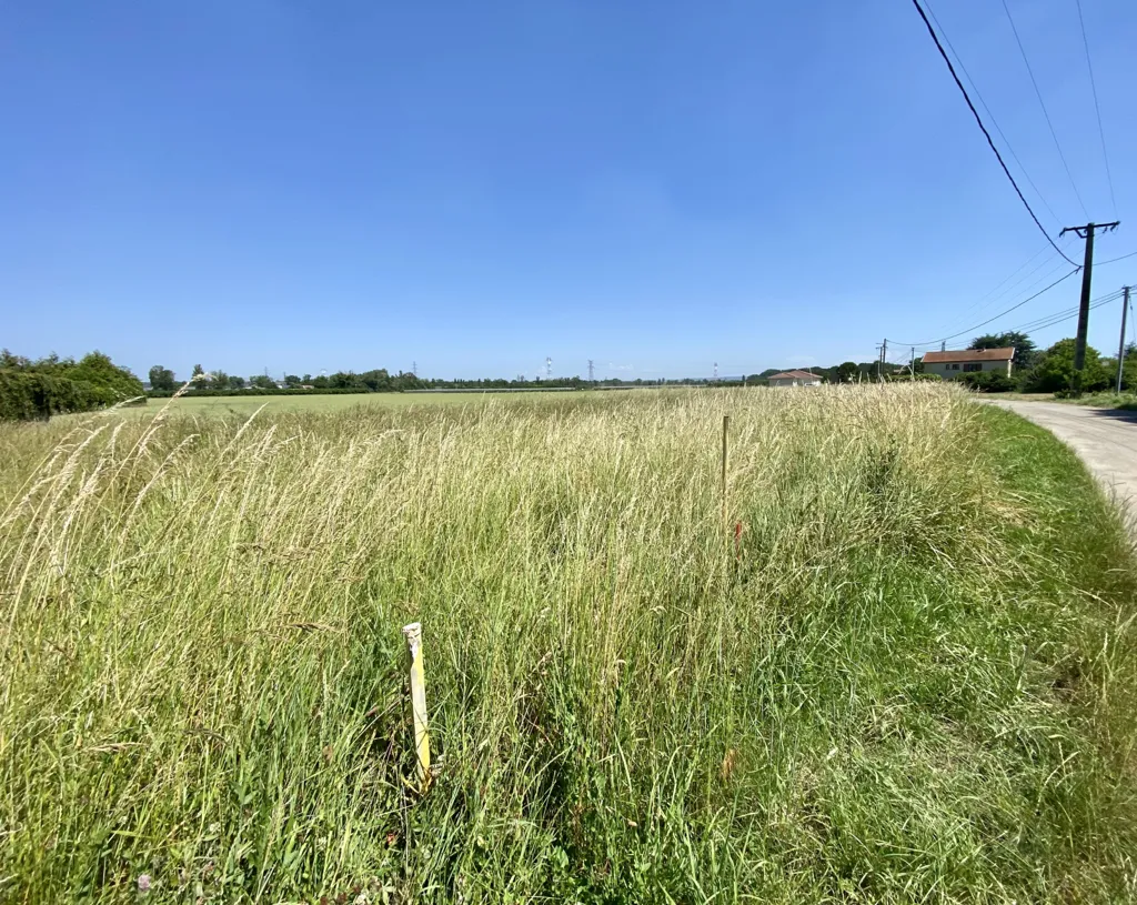 Aed - Constructible Land with Good Access in Sablons