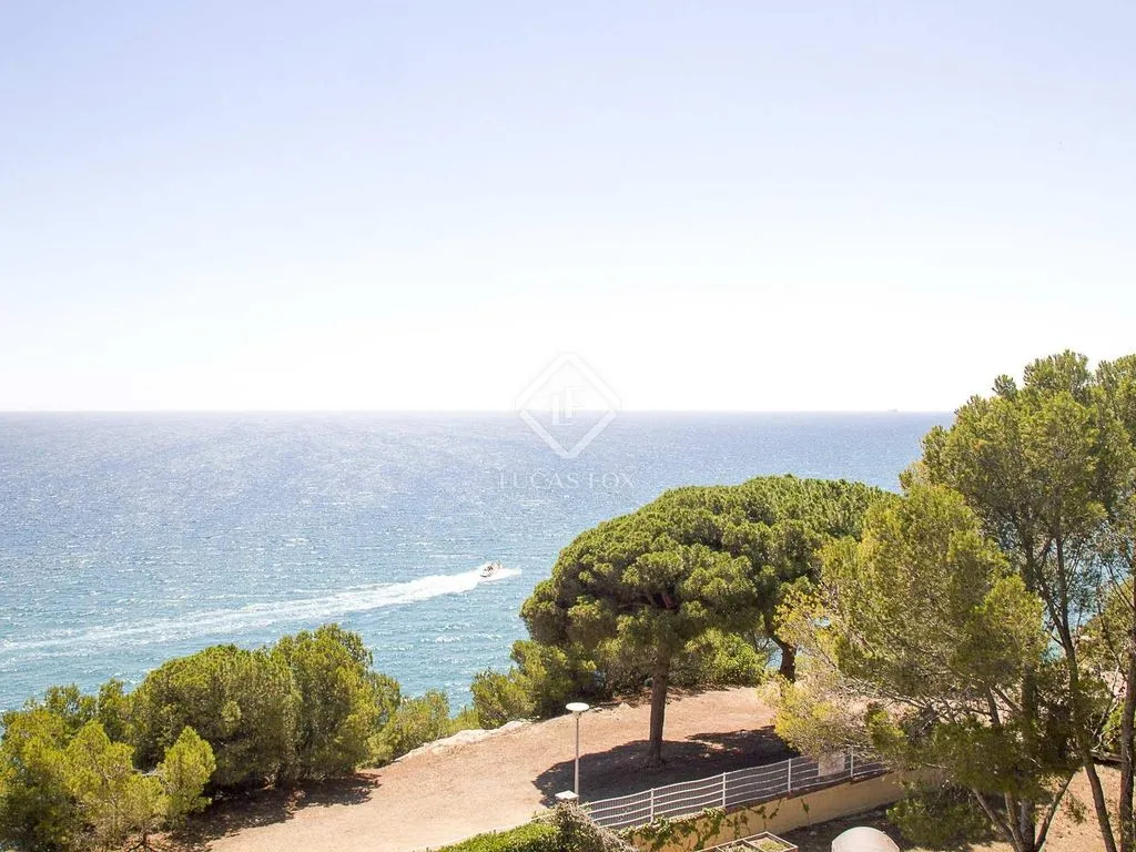 Terrass - House with Sea View and Pool in Torredembarra