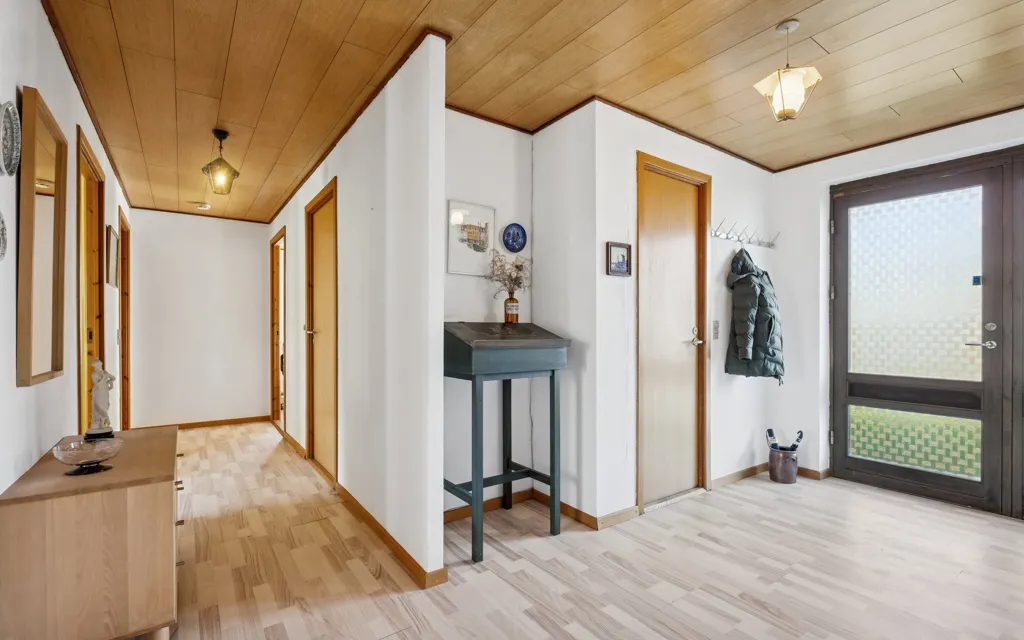 Esik - Villa with Large Garage in Southern Høng