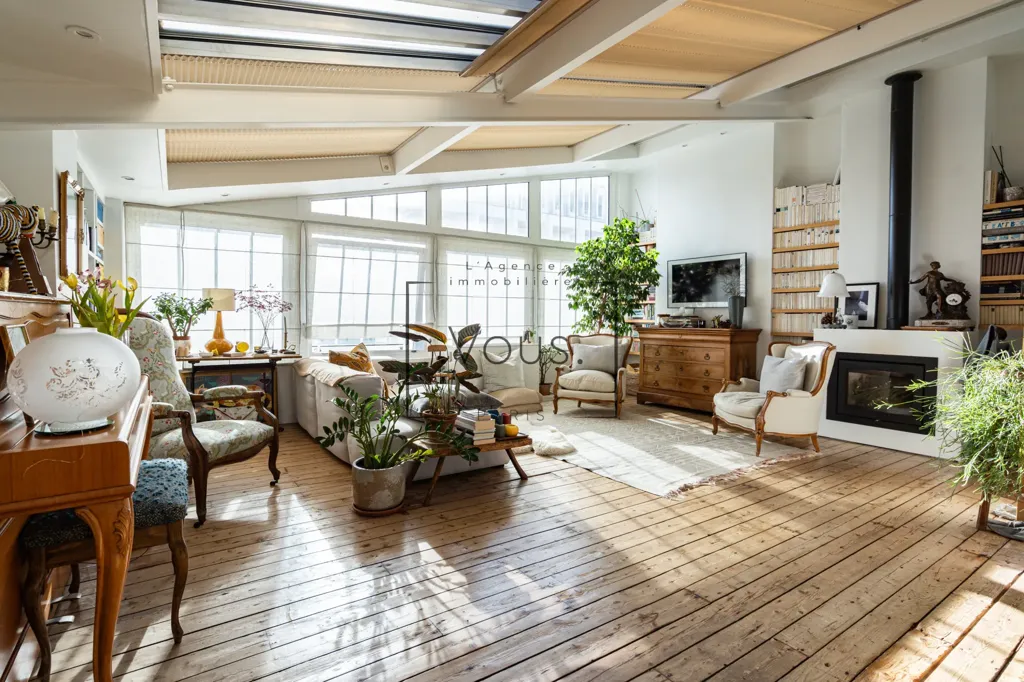 Soggiorno - Penthouse with Terrace Potential in 11th Arrondissement