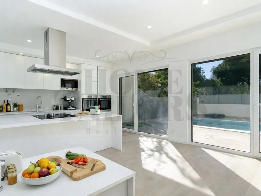 Cuisine - Luxury Villa with Pool in Costa da Caparica